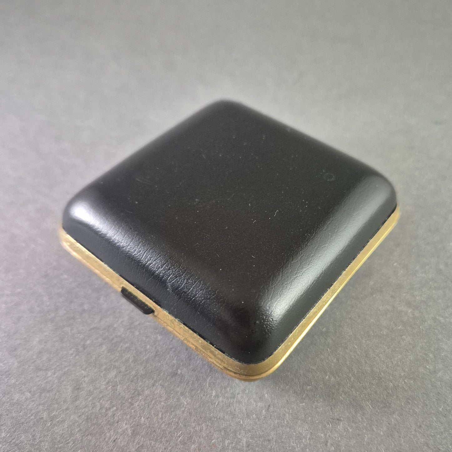 Atlanta Reisewecker im Vintage-Design – Klappgehäuse mit Weckfunktion