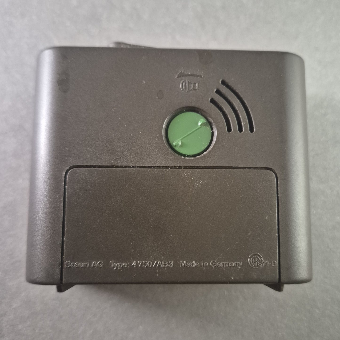 Braun Quarz-Reisewecker – Klassisches Design „Made in Germany“