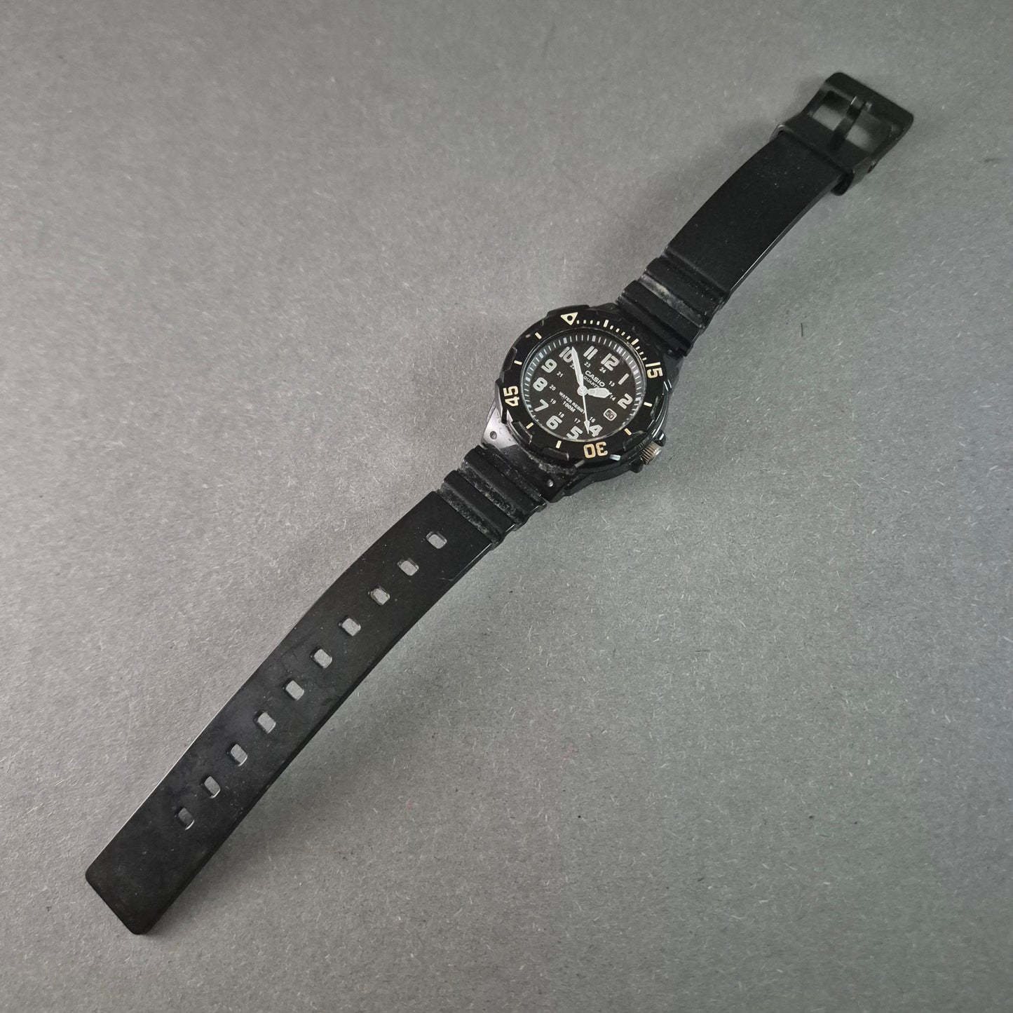 Casio MRW-200H Herren-Armbanduhr – Robuste Taucheruhr mit 100M Wasserdichtigkeit