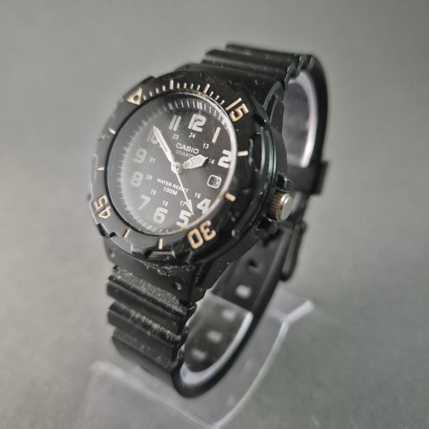 Casio MRW-200H Herren-Armbanduhr – Robuste Taucheruhr mit 100M Wasserdichtigkeit