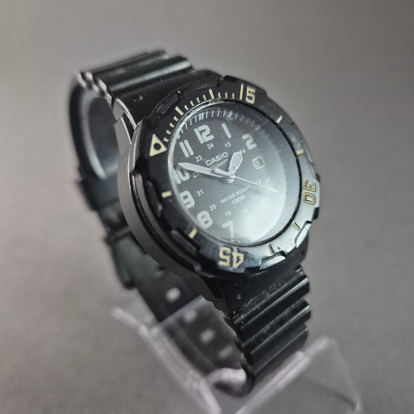 Casio MRW-200H Herren-Armbanduhr – Robuste Taucheruhr mit 100M Wasserdichtigkeit