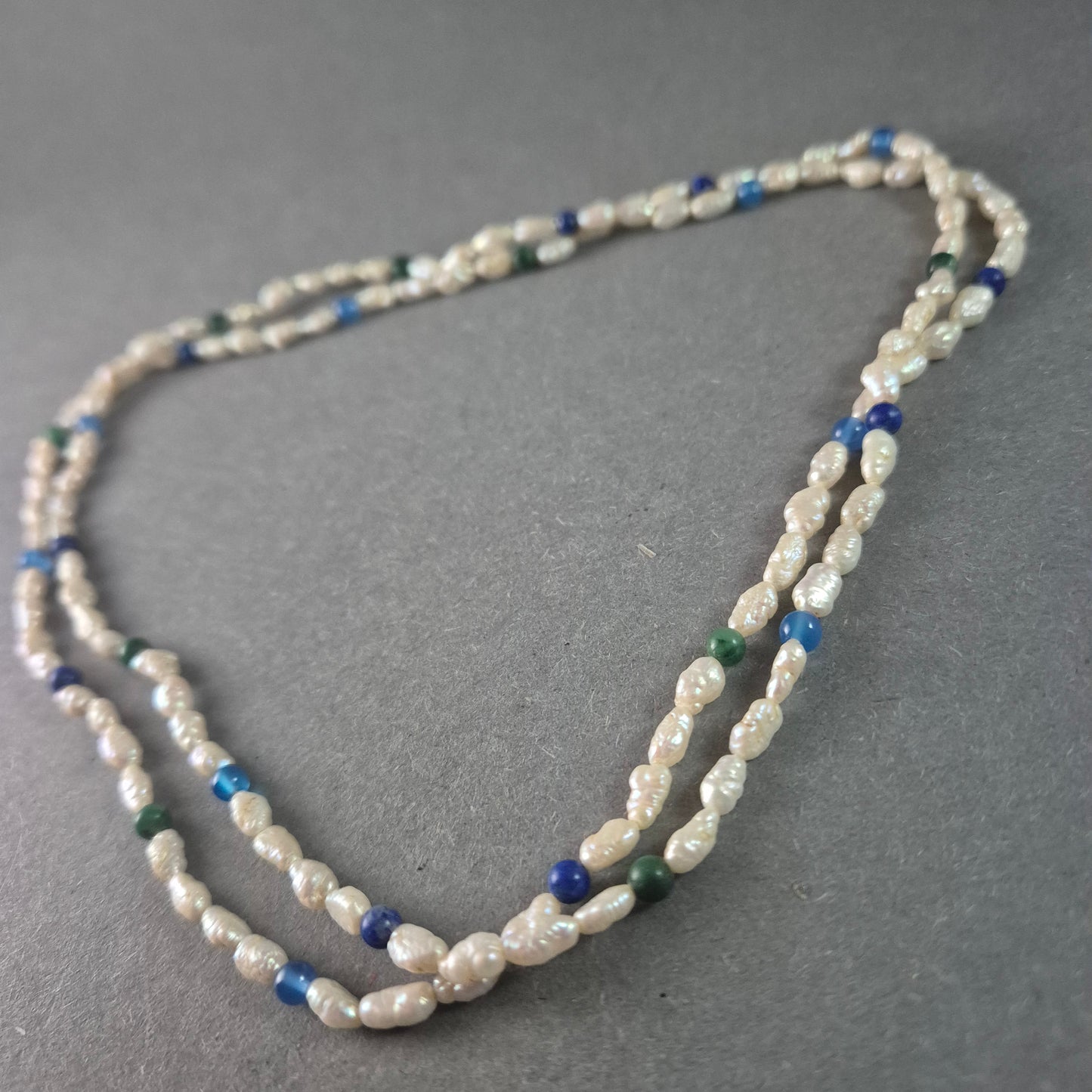 Perlenkette Farbigen Edelsteinakzenten für elegante Auftritte