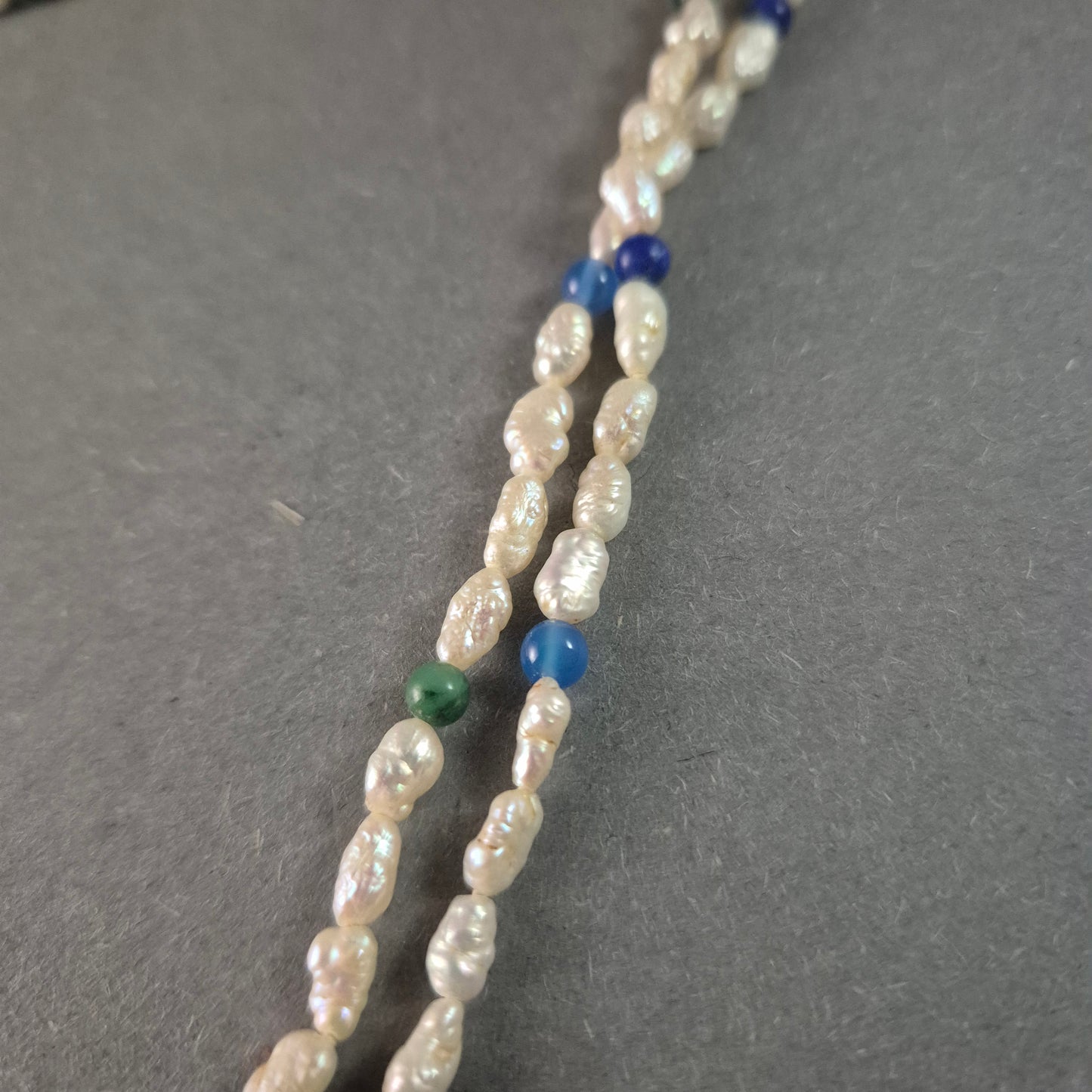 Perlenkette Farbigen Edelsteinakzenten für elegante Auftritte