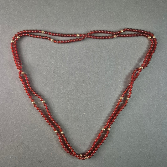 Elegante Vintage Granatkette mit Goldakzenten Klassische Schönheit