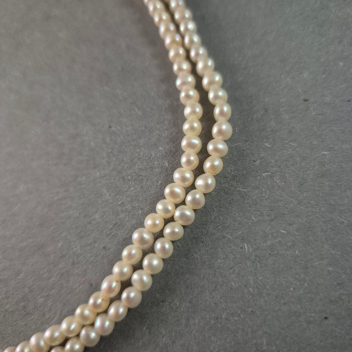 Elegante Süßwasserperlenkette mit feinen Perlen