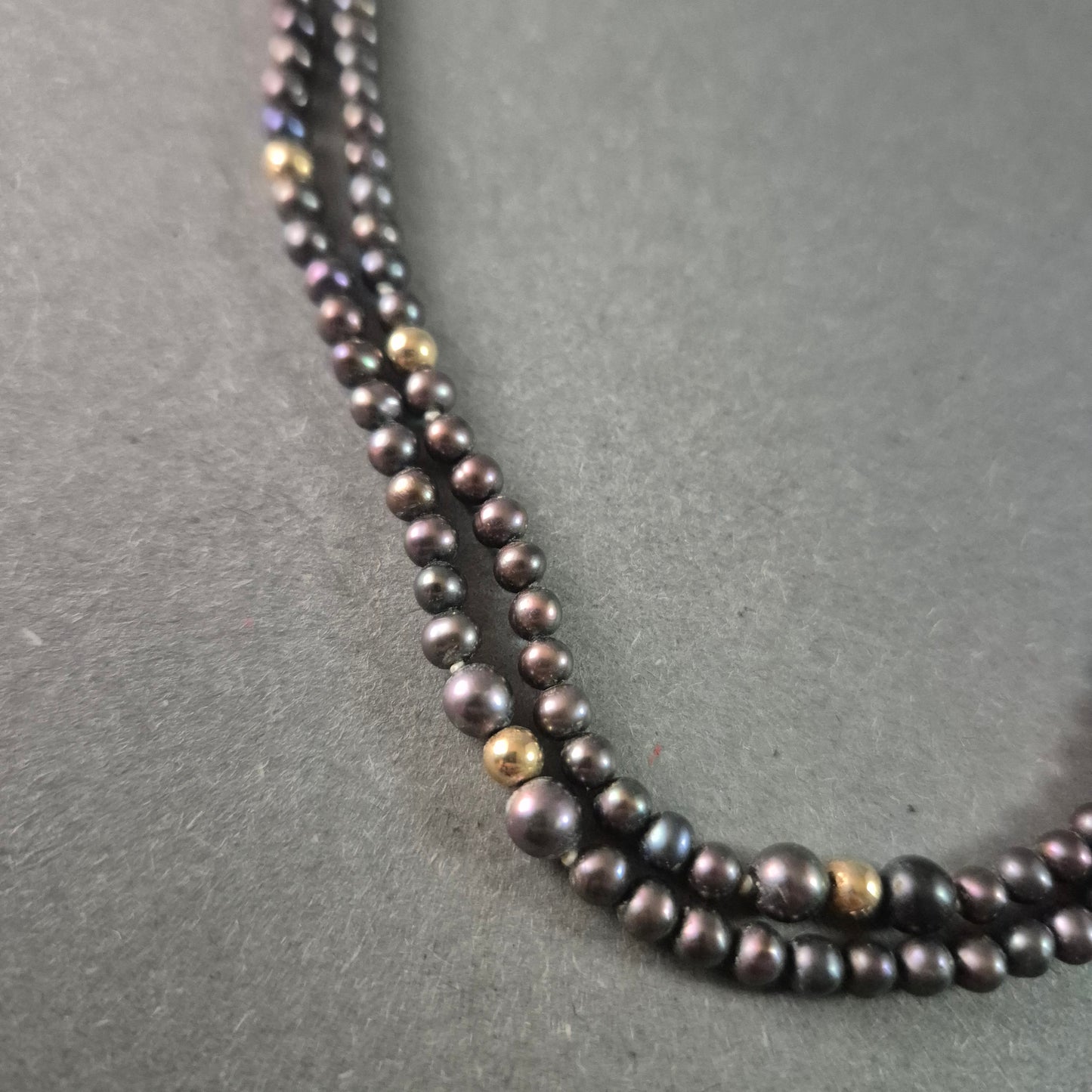 Elegante Perlenkette mit schwarzen Süßwasserperlen – Stilvoll & Zeitlos