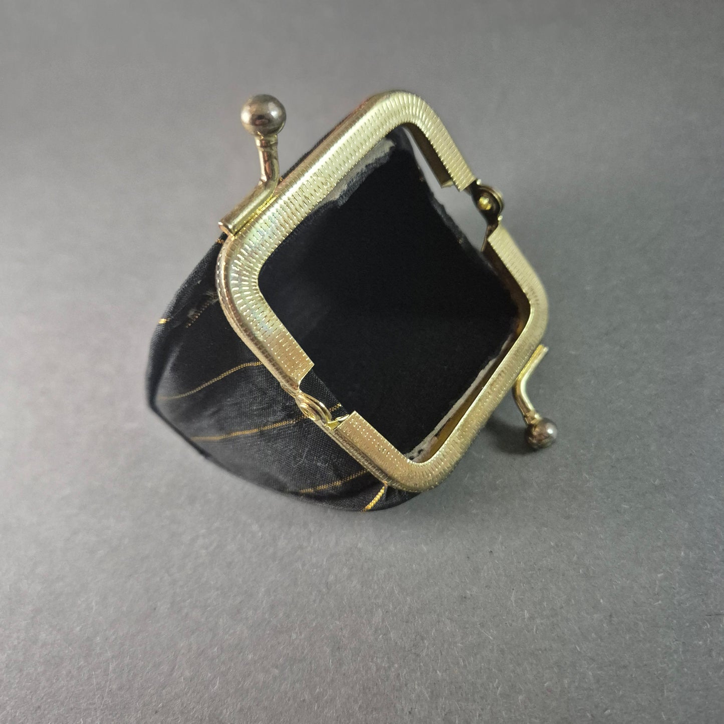 Vintage Kleingeldbörse mit Streifenmuster – Klassisch & Stilvoll