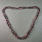 Edle Perlenkette mit schwarzen Süßwasserperlen & Rubin-Akzenten
