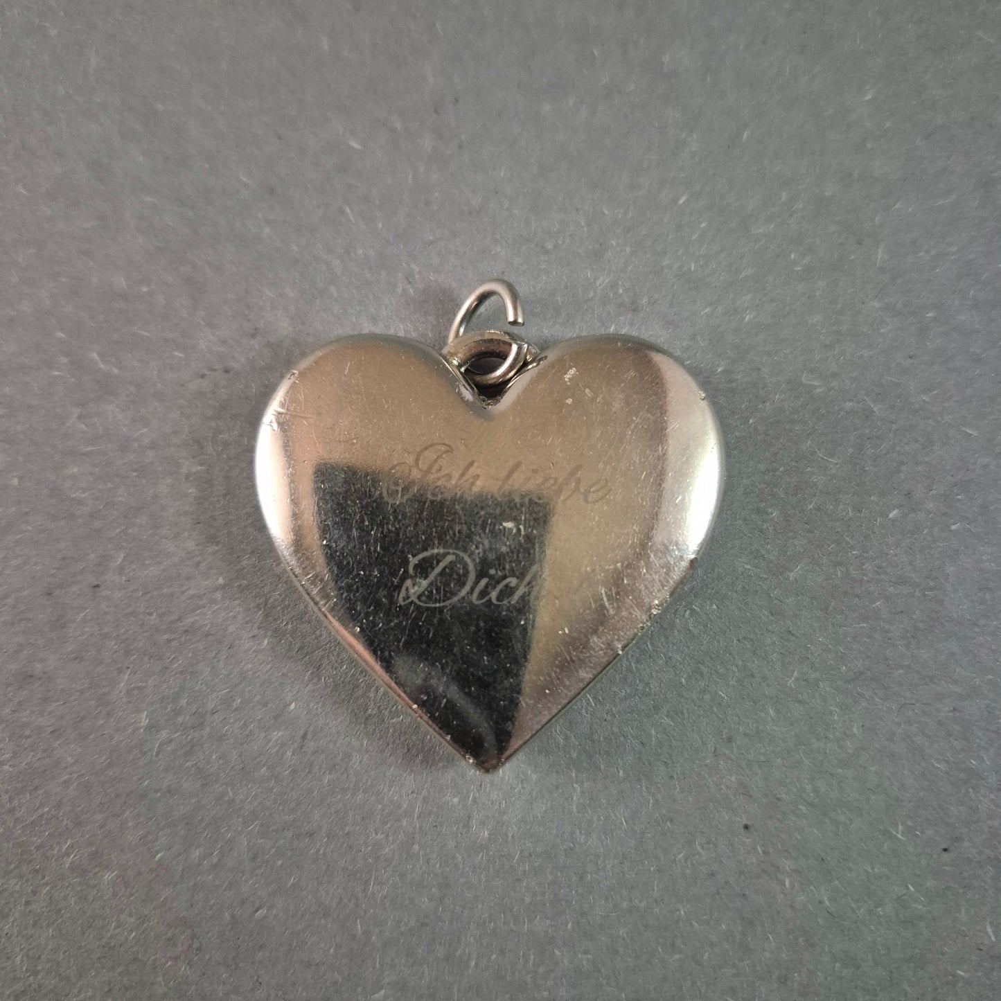 Silberner Herzanhänger mit Gravur – Zeitlos & Romantisch