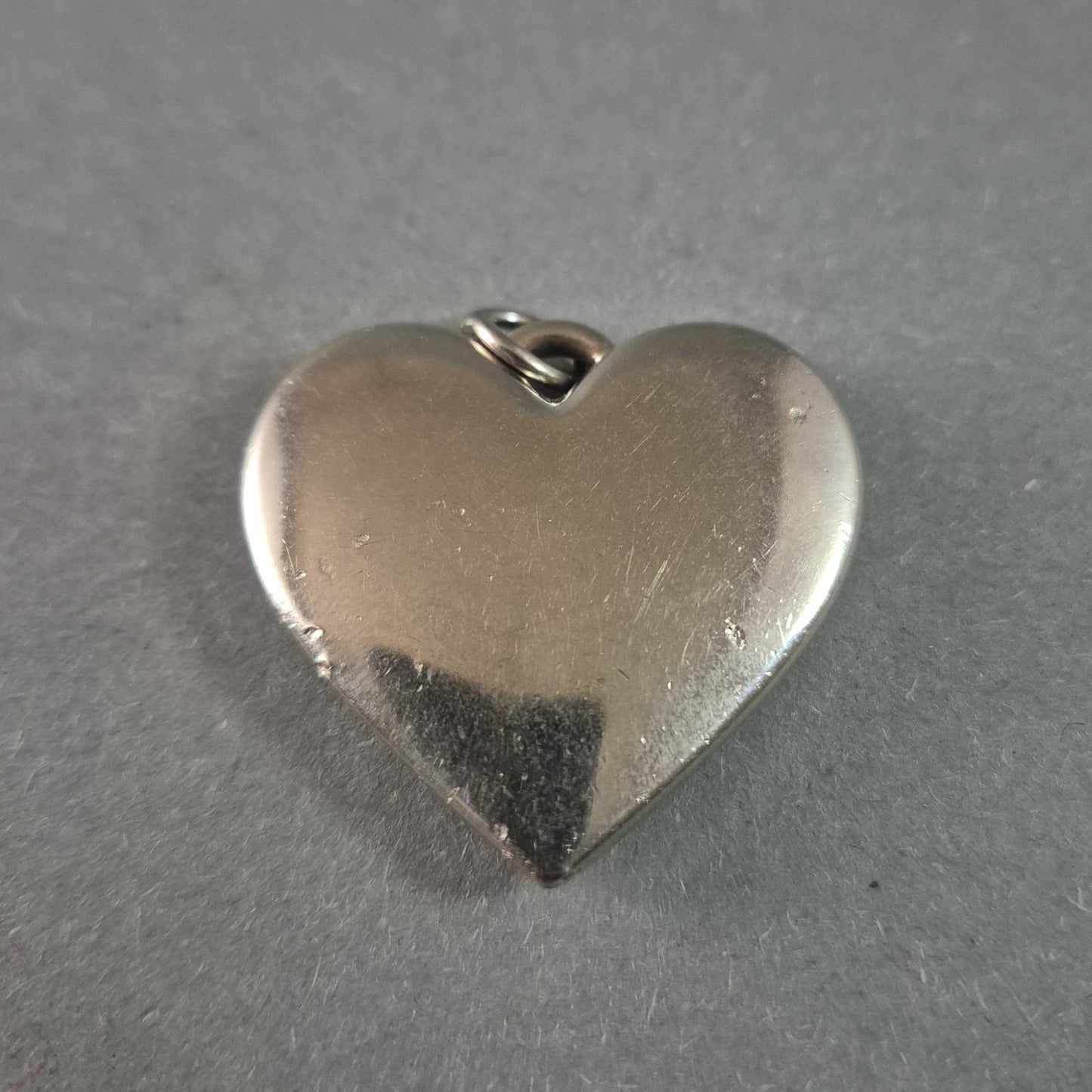 Silberner Herzanhänger mit Gravur – Zeitlos & Romantisch