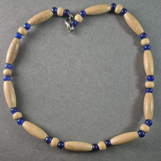 Natürliche Holz- und Glasperlenkette – Ethno-Design mit maritimem Charme