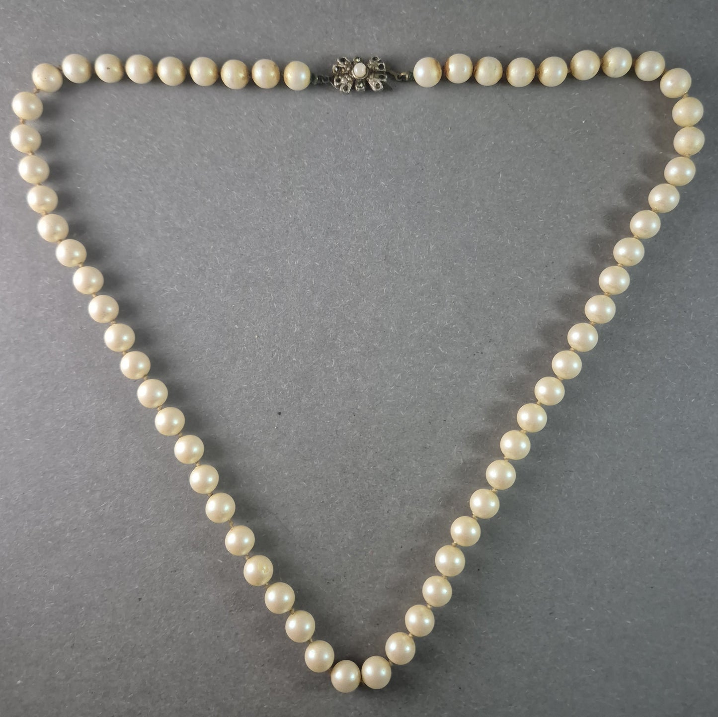 Elegante Vintage-Perlenkette mit filigranem Verschluss – Zeitlose Schönheit