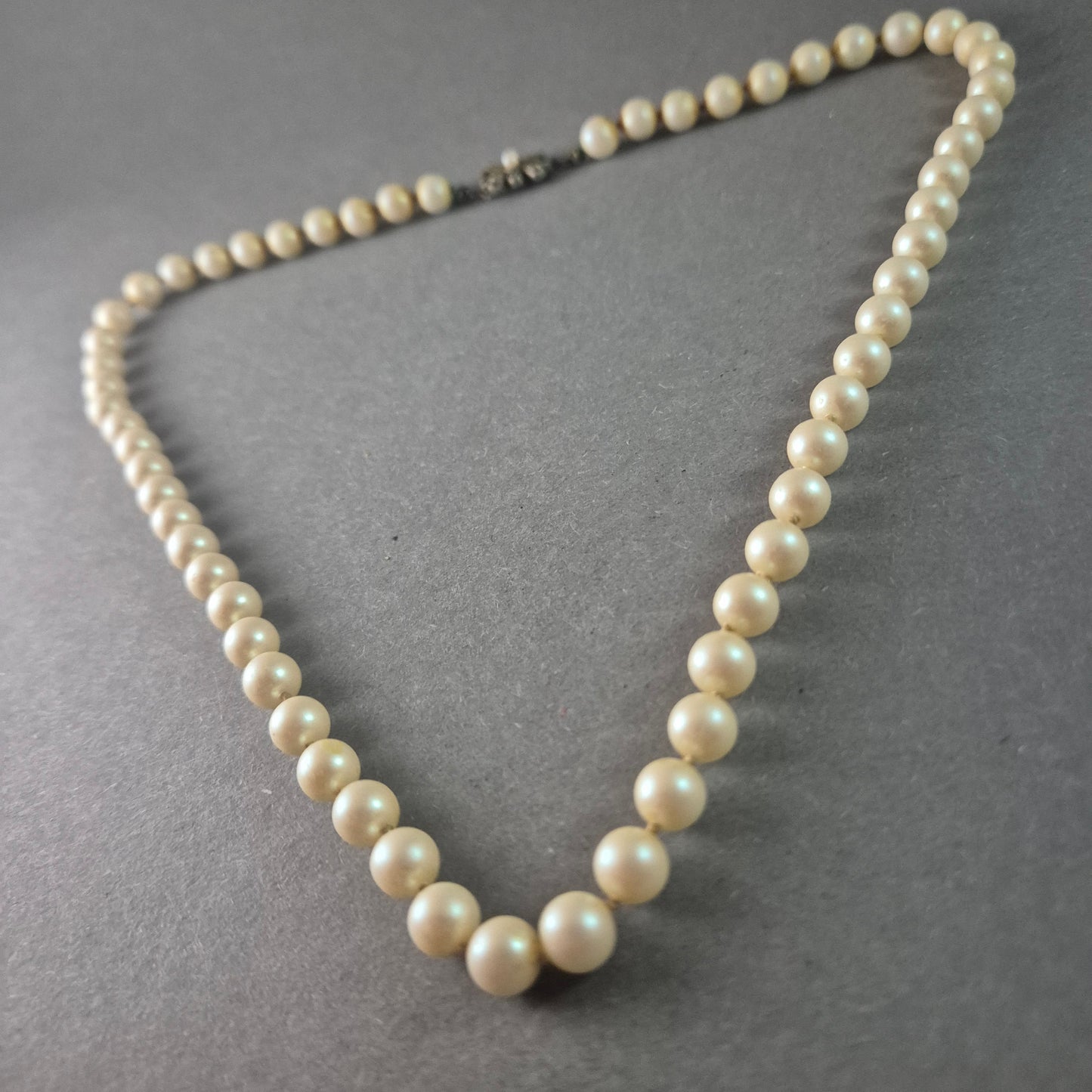 Elegante Vintage-Perlenkette mit filigranem Verschluss – Zeitlose Schönheit