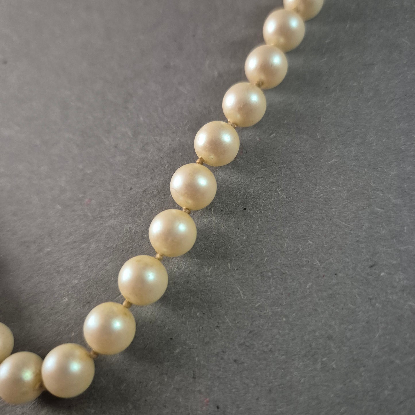 Elegante Vintage-Perlenkette mit filigranem Verschluss – Zeitlose Schönheit