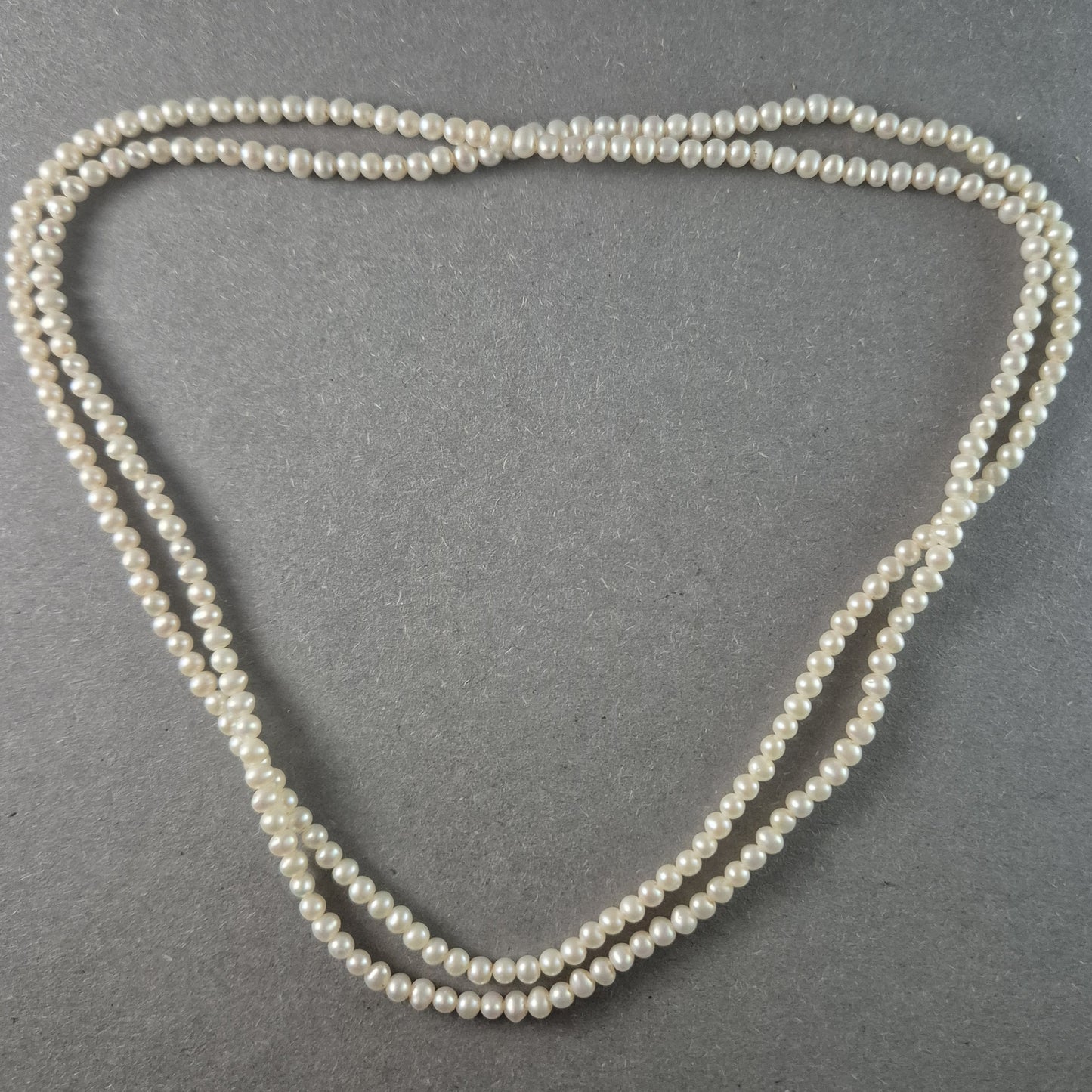 Zeitlose weiße Perlenkette – Klassische Eleganz in Doppelstrang