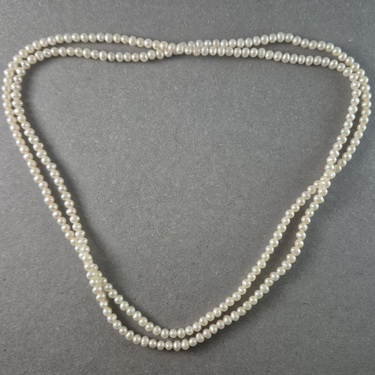 Zeitlose weiße Perlenkette – Klassische Eleganz in Doppelstrang