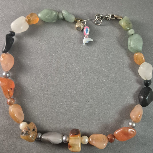 Farbenfrohe Edelsteinkette – Natürlicher Charme mit einzigartigen Details
