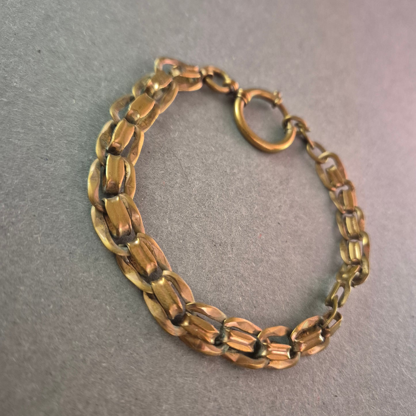 Vintage Gliederarmband aus Messing – Markantes Design für Liebhaber