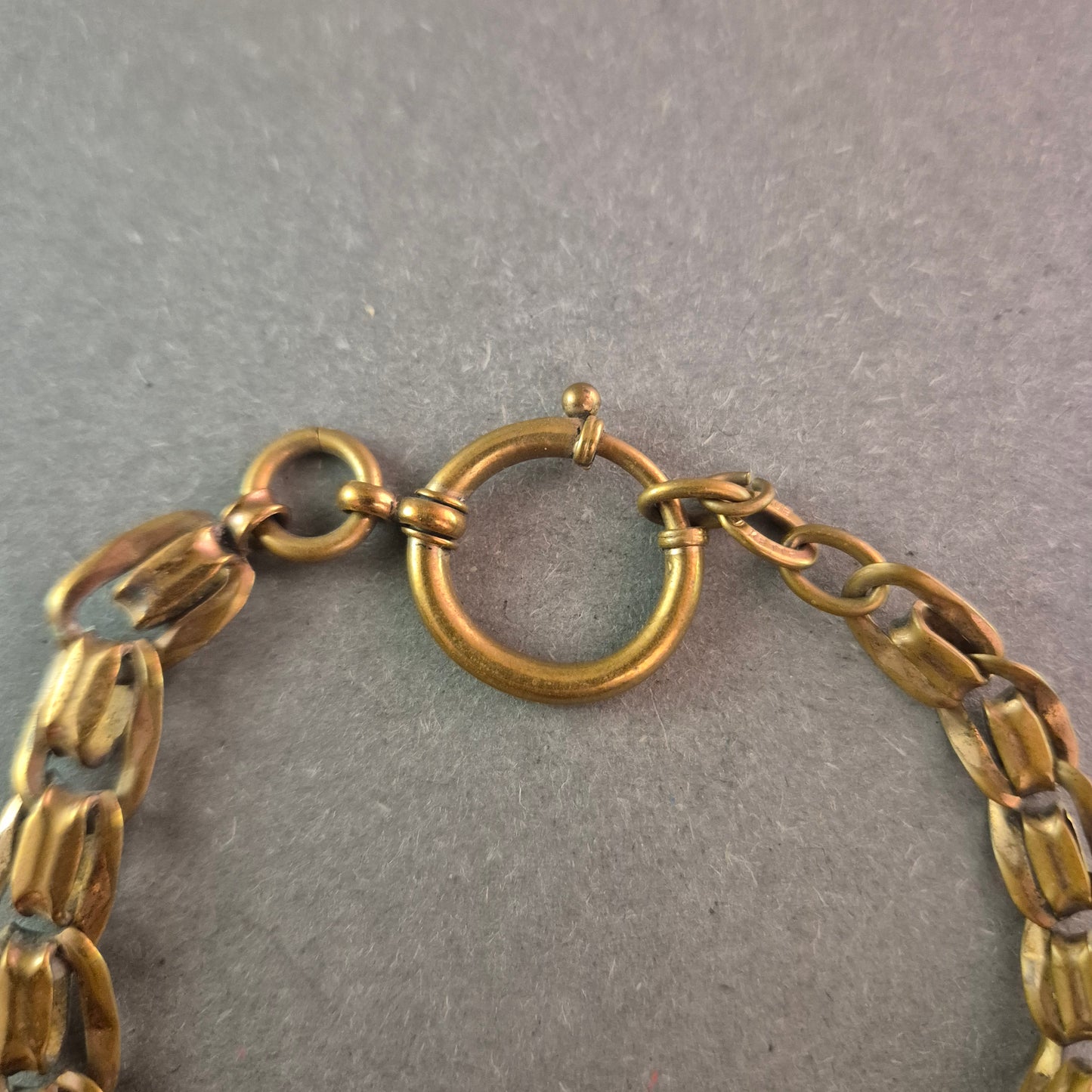 Vintage Gliederarmband aus Messing – Markantes Design für Liebhaber