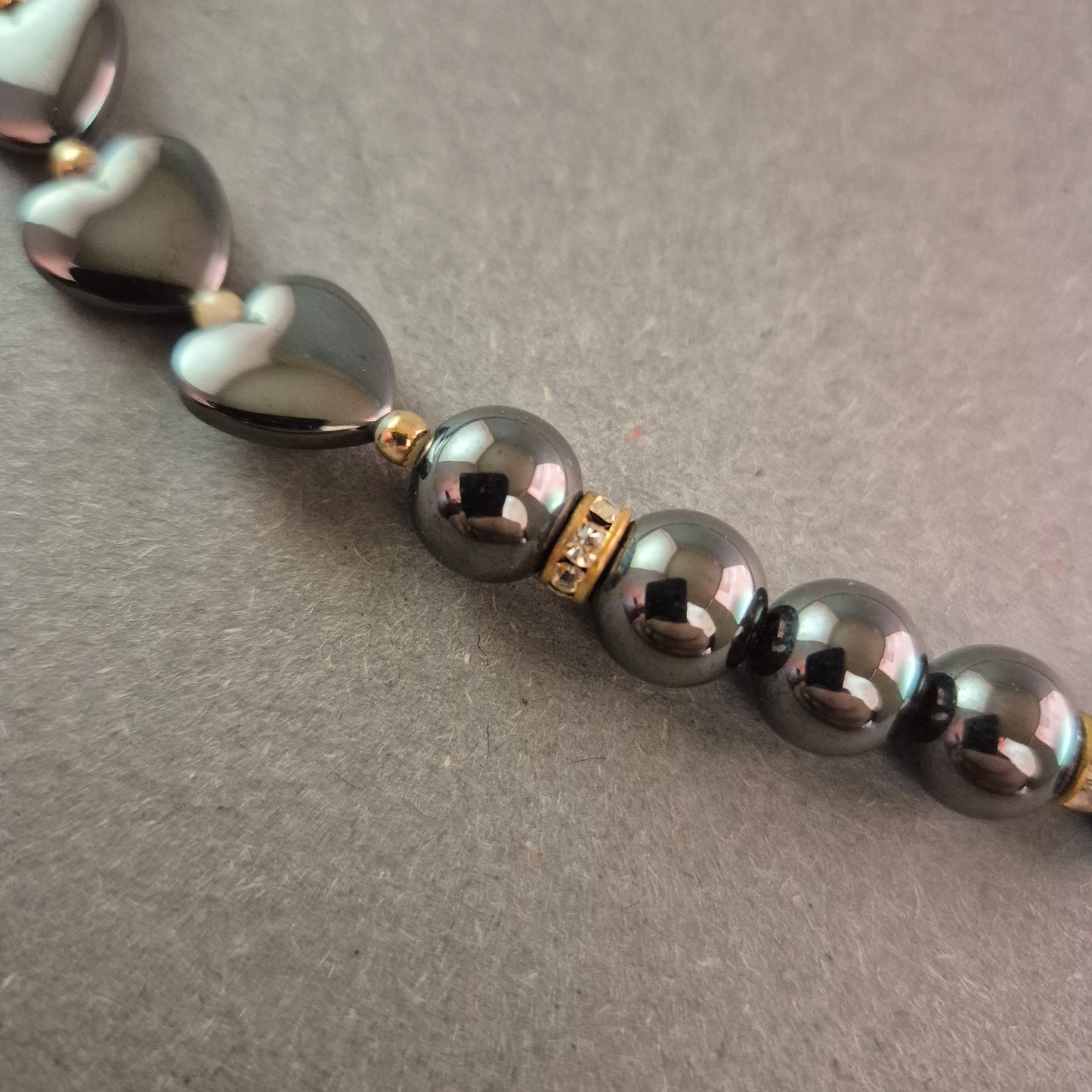 Elegante Hämatit-Halskette mit Herz-Design – Stilvoll und Modern