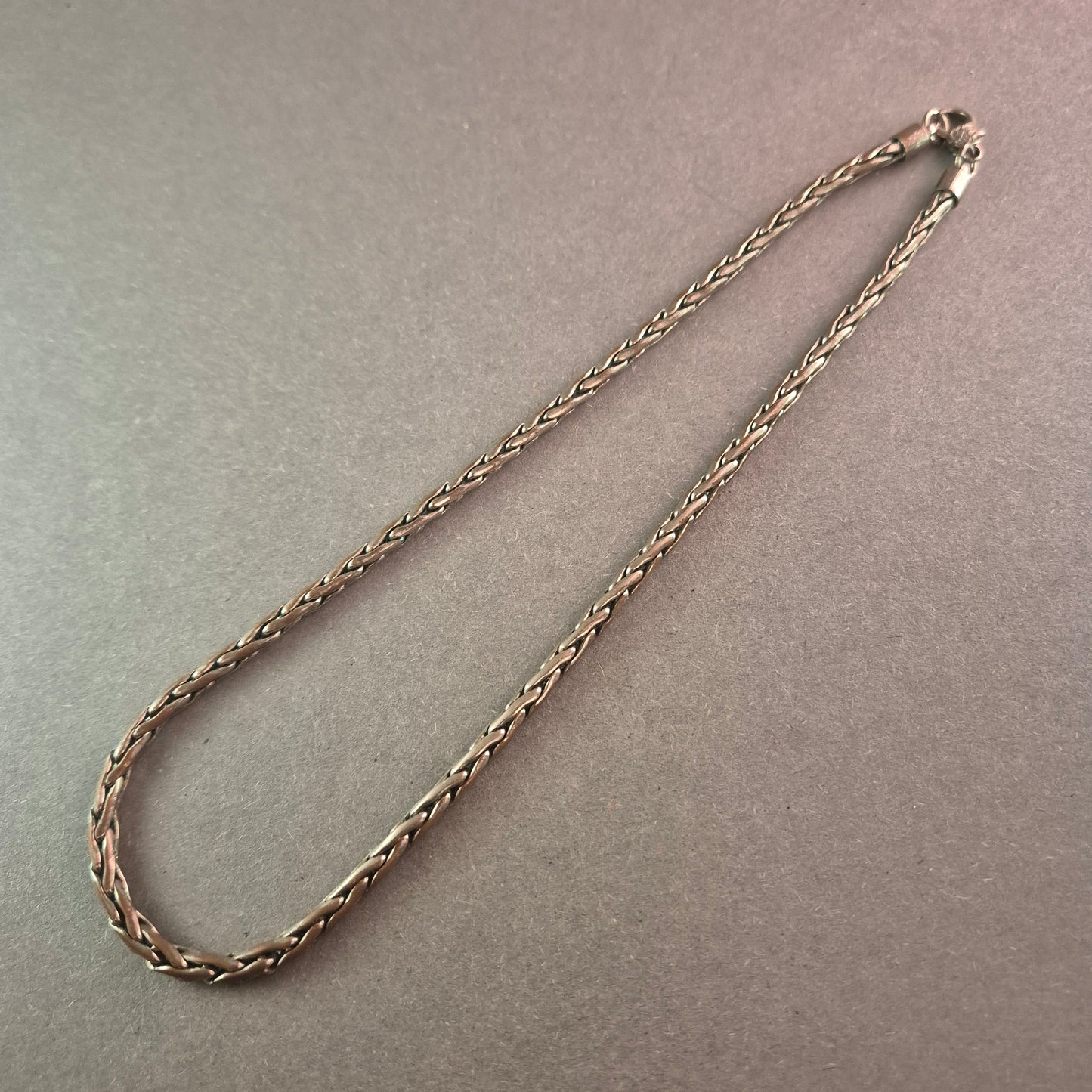 Silberne Halskette im geflochtenen Design – Robuste Eleganz