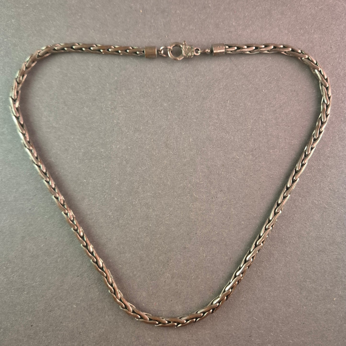 Silberne Halskette im geflochtenen Design – Robuste Eleganz