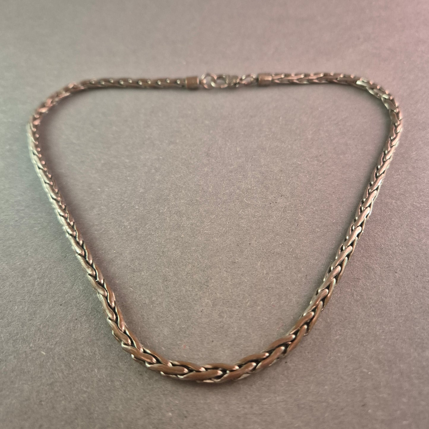 Silberne Halskette im geflochtenen Design – Robuste Eleganz