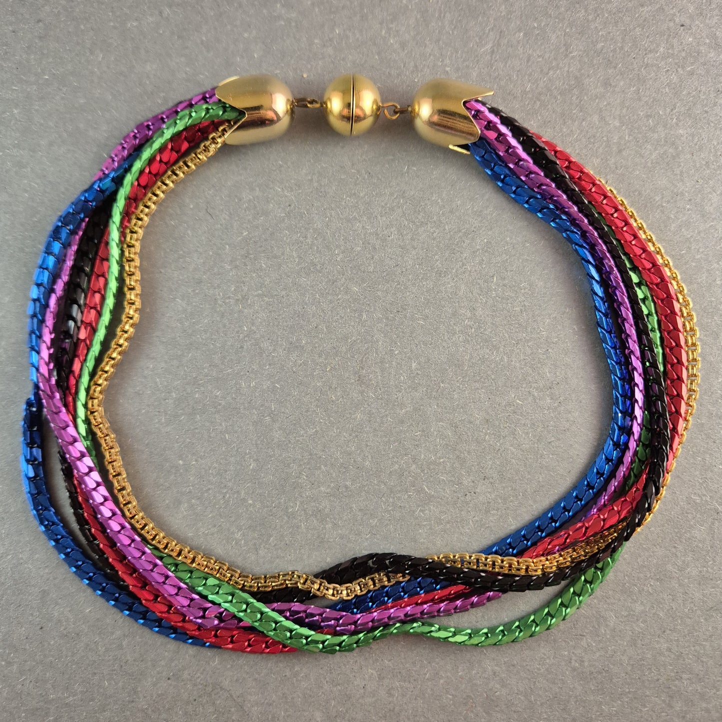 Farbenfrohes Vintage-Collier mit goldenen Akzenten
