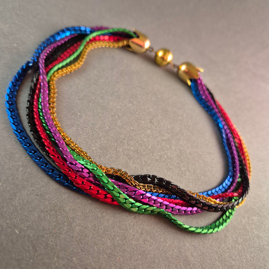 Farbenfrohes Vintage-Collier mit goldenen Akzenten