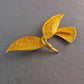 Vergoldete Designer-Brosche in Blattform – Eleganter Vintage-Stil