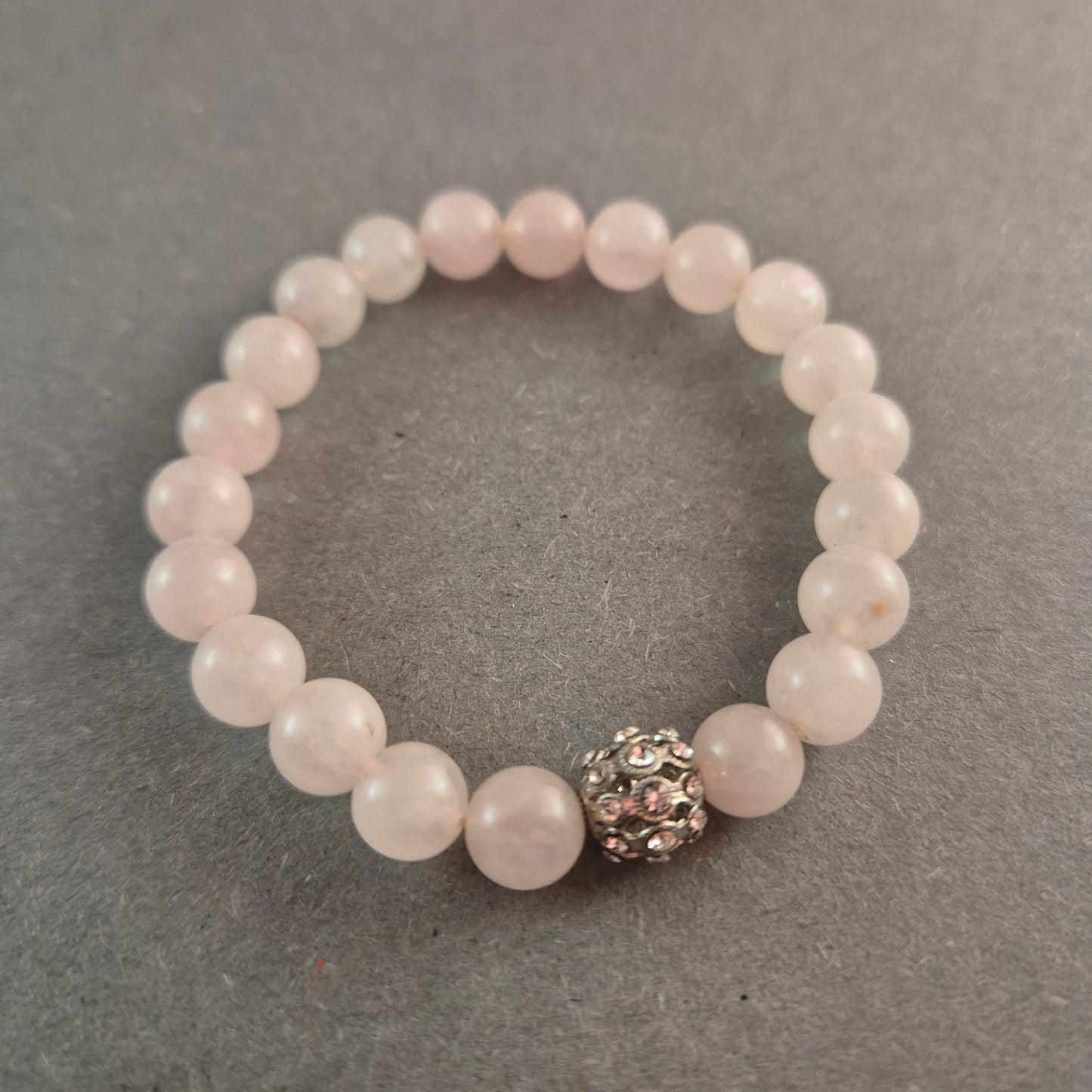 Elegantes Rosenquarz-Armband mit Strass-Element – Sanfte Schönheit