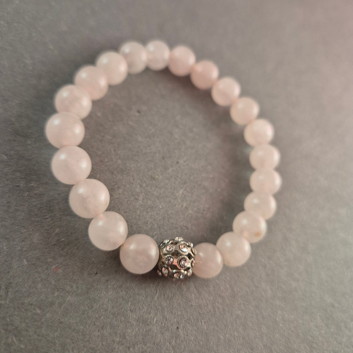 Elegantes Rosenquarz-Armband mit Strass-Element – Sanfte Schönheit