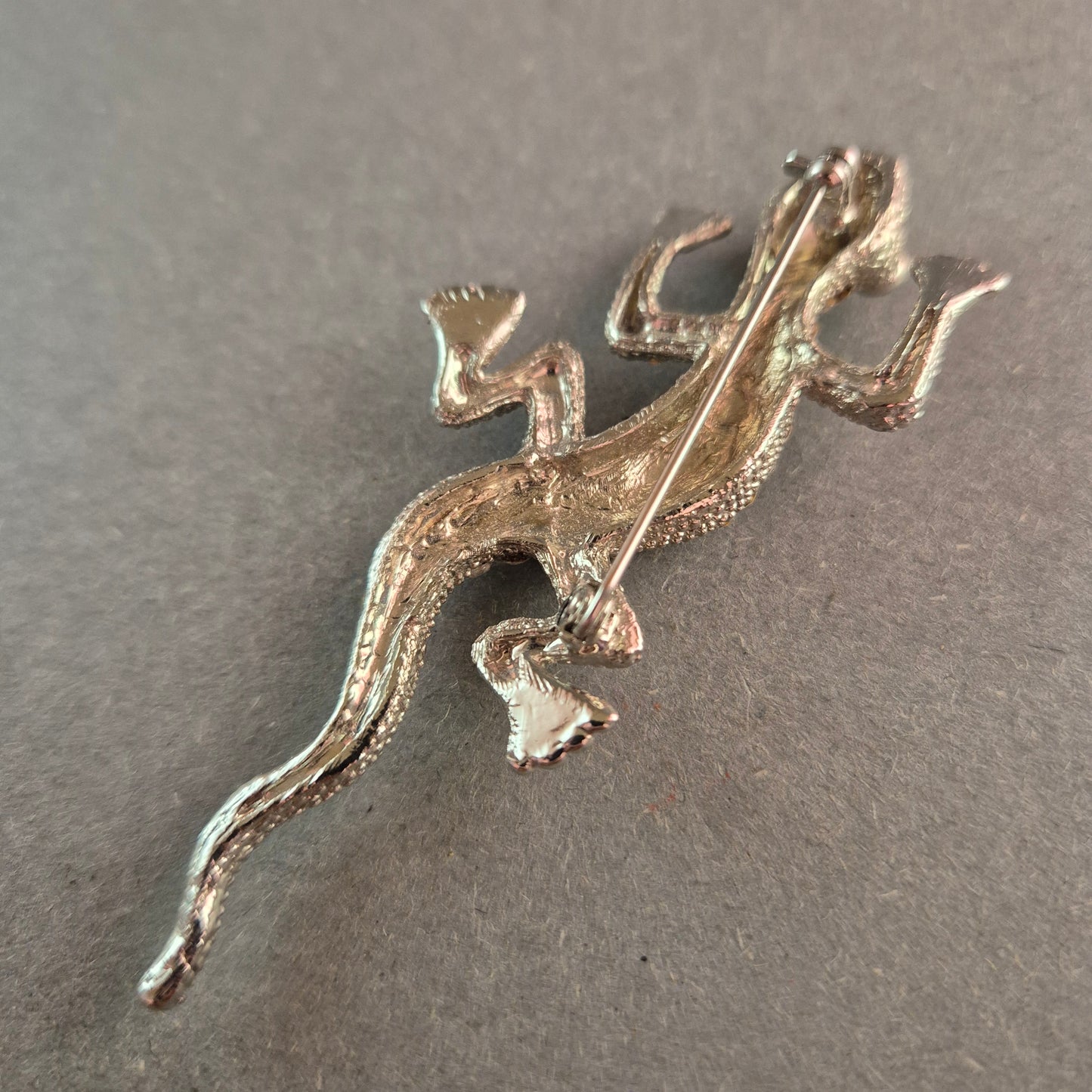 Glitzernde Gecko-Brosche mit Strasssteinen – Einzigartiger Hingucker