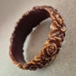 Vintage Blumen-Armreif aus Bakelit – Detailreiche Handwerkskunst