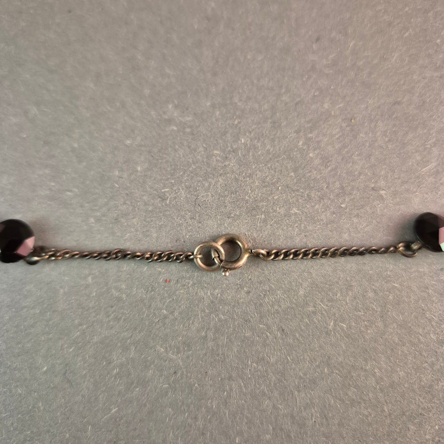 Elegante schwarze Glasperlenkette – Klassische Schönheit im Vintage-Stil