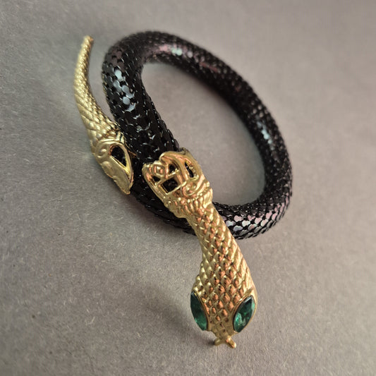Schwarzer Vintage-Schlangenarmreif mit goldener Schlangenkopf-Fassung