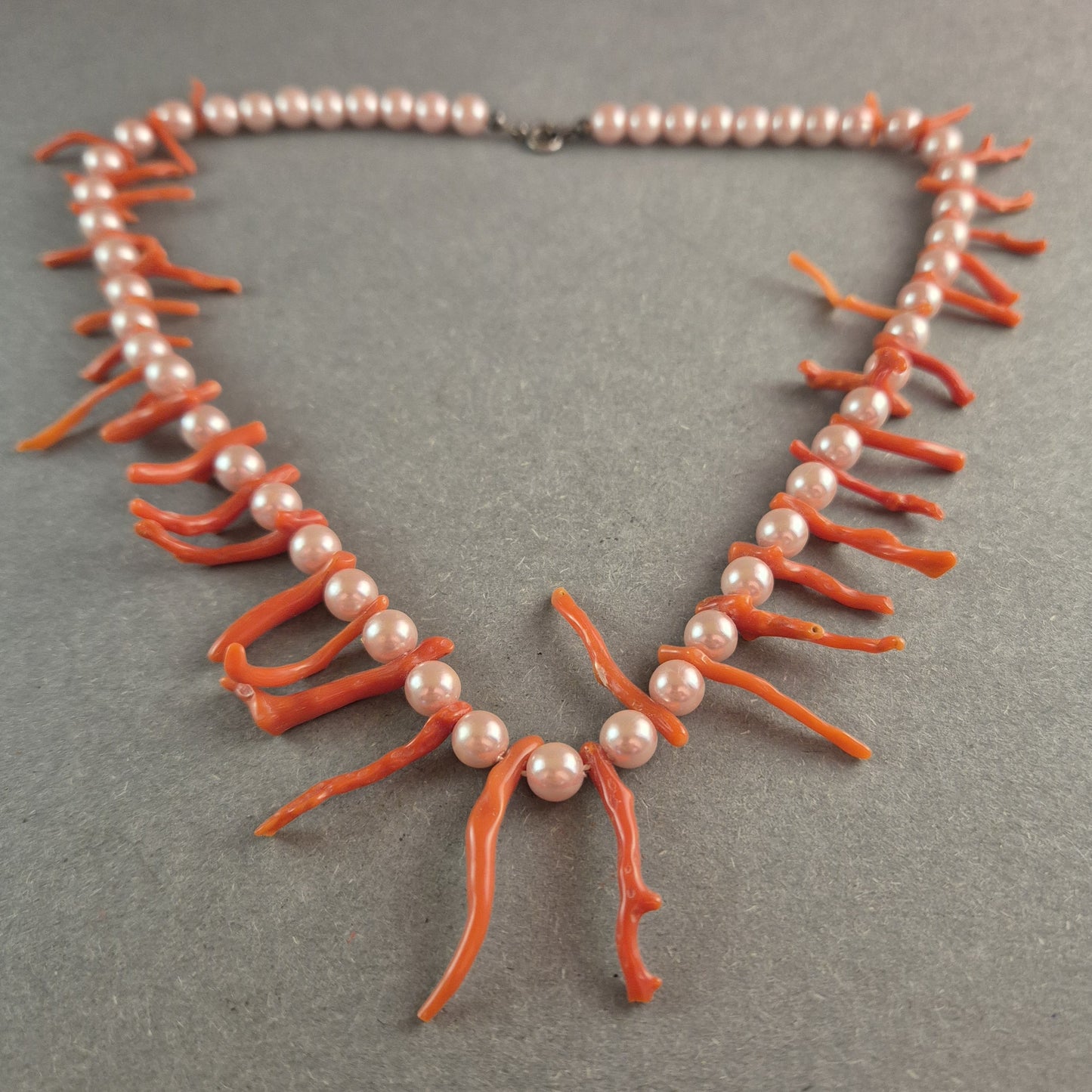 Vintage Korallen-Perlenkette – Exotische Eleganz mit natürlichem Charme