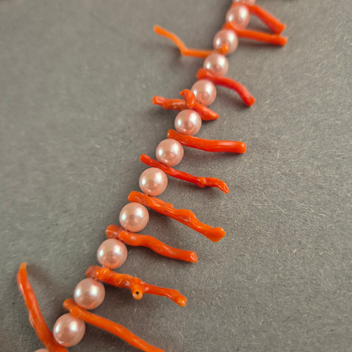 Vintage Korallen-Perlenkette – Exotische Eleganz mit natürlichem Charme