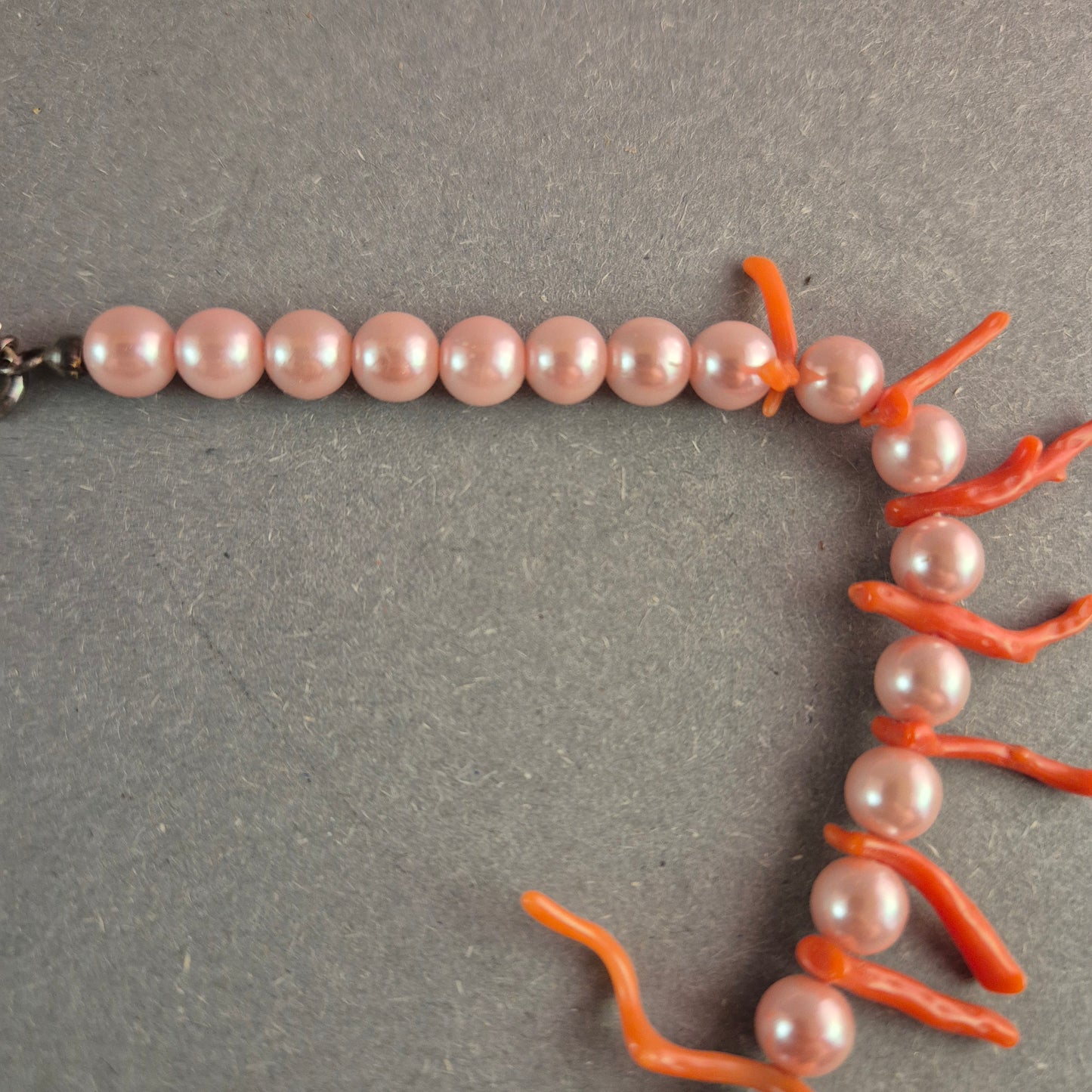 Vintage Korallen-Perlenkette – Exotische Eleganz mit natürlichem Charme