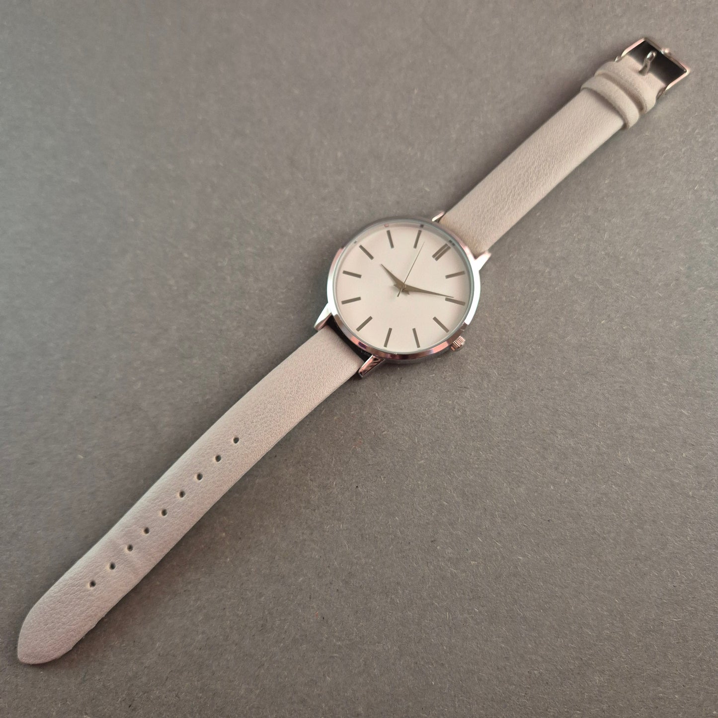 Stilvolle Bijou Brigitte Damenarmbanduhr – Zeitloses Design in Weiß