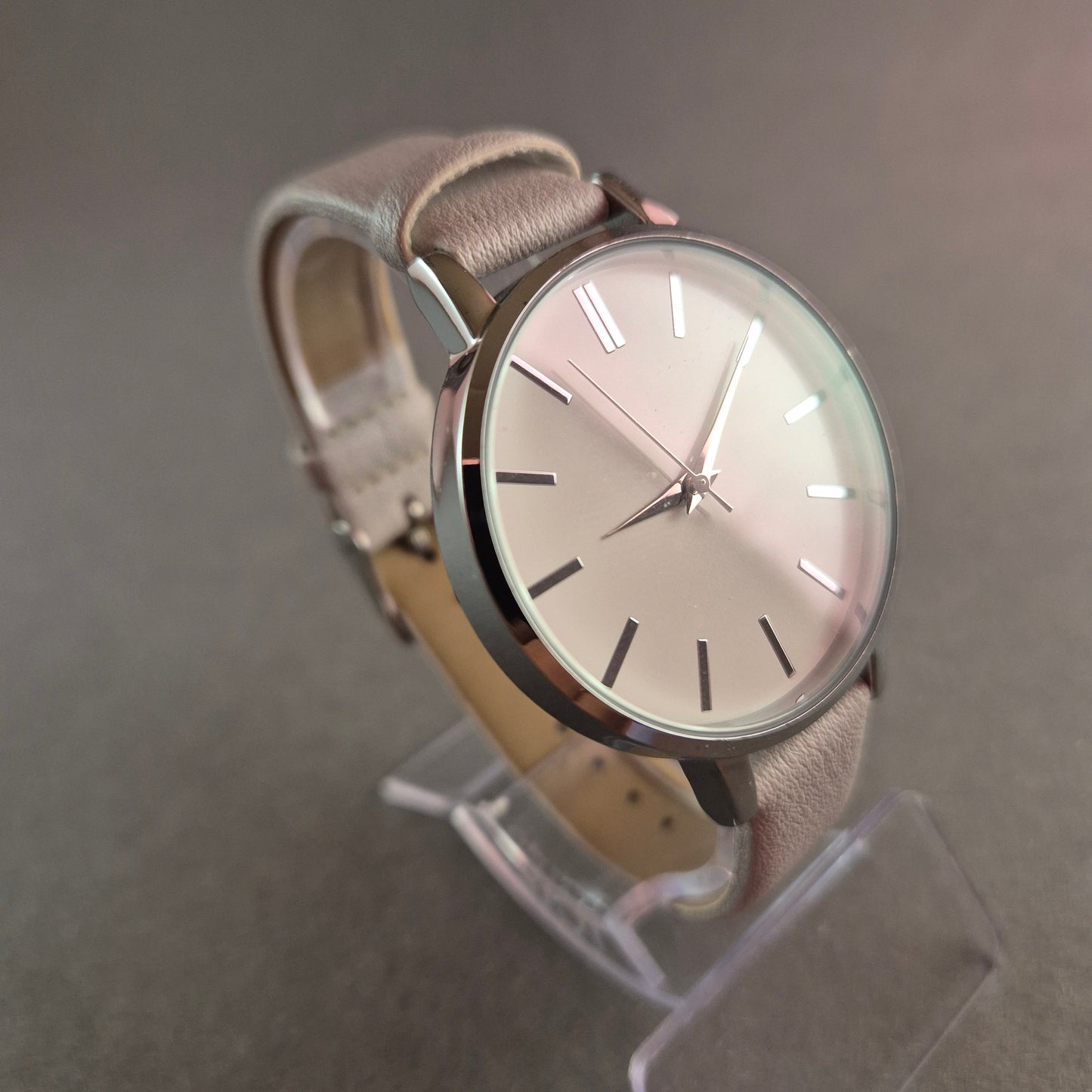 Stilvolle Bijou Brigitte Damenarmbanduhr – Zeitloses Design in Weiß