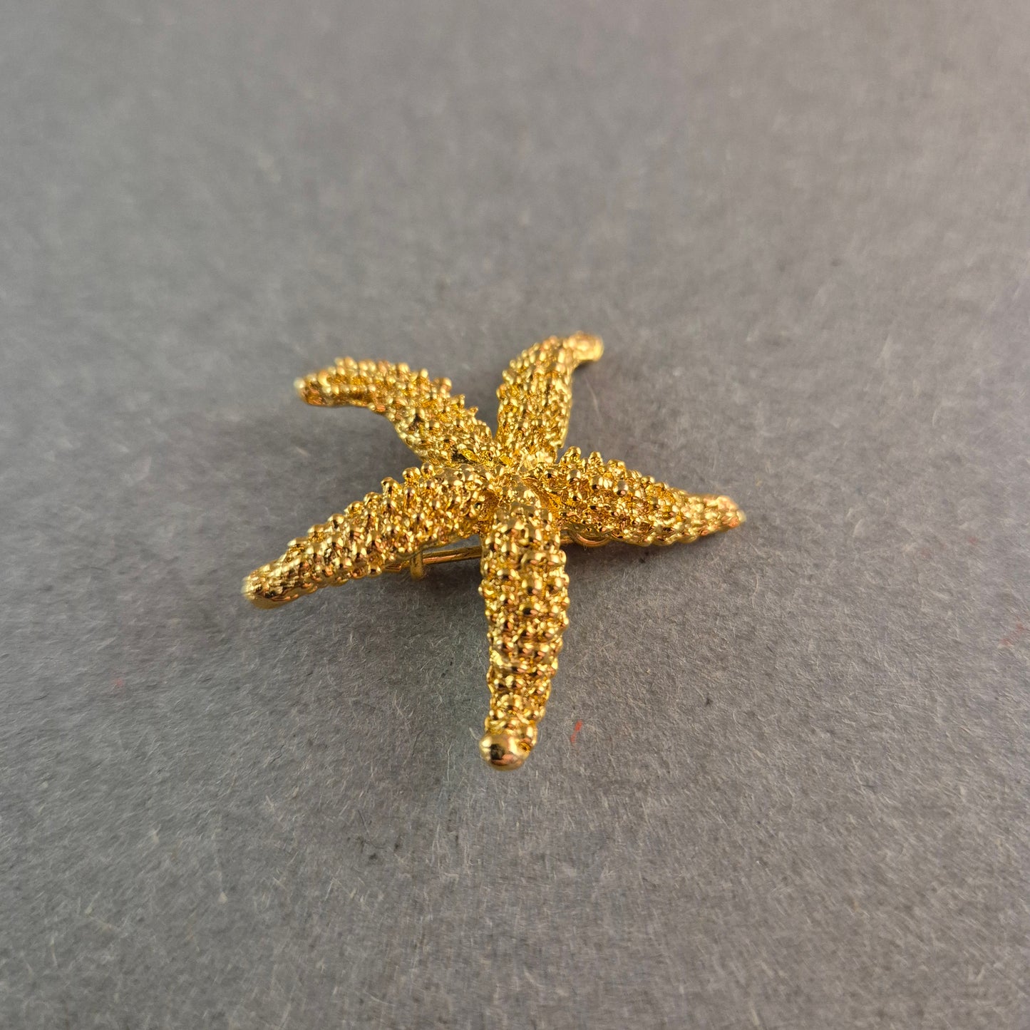 Goldene Seestern-Brosche – Maritimer Vintage-Chic