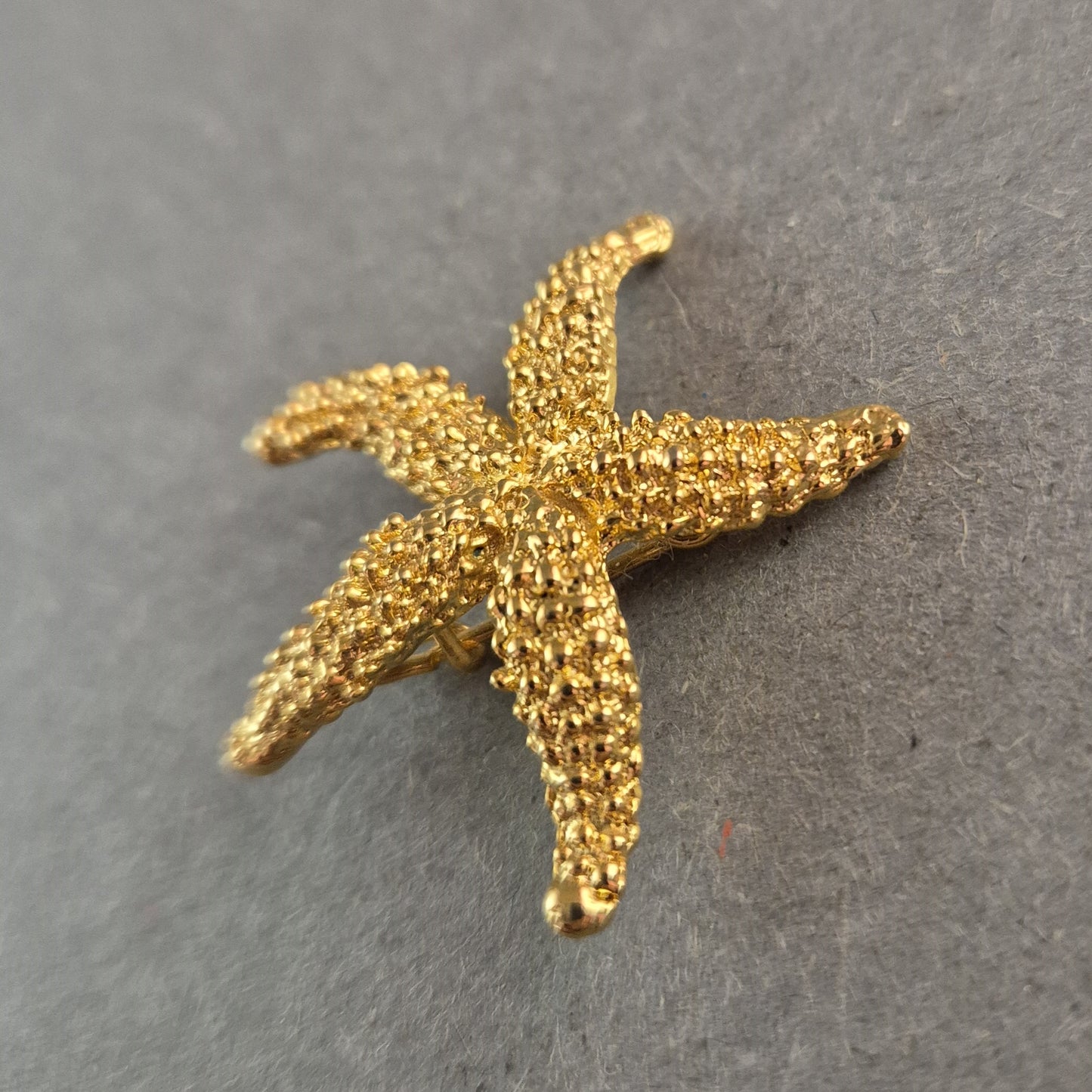 Goldene Seestern-Brosche – Maritimer Vintage-Chic