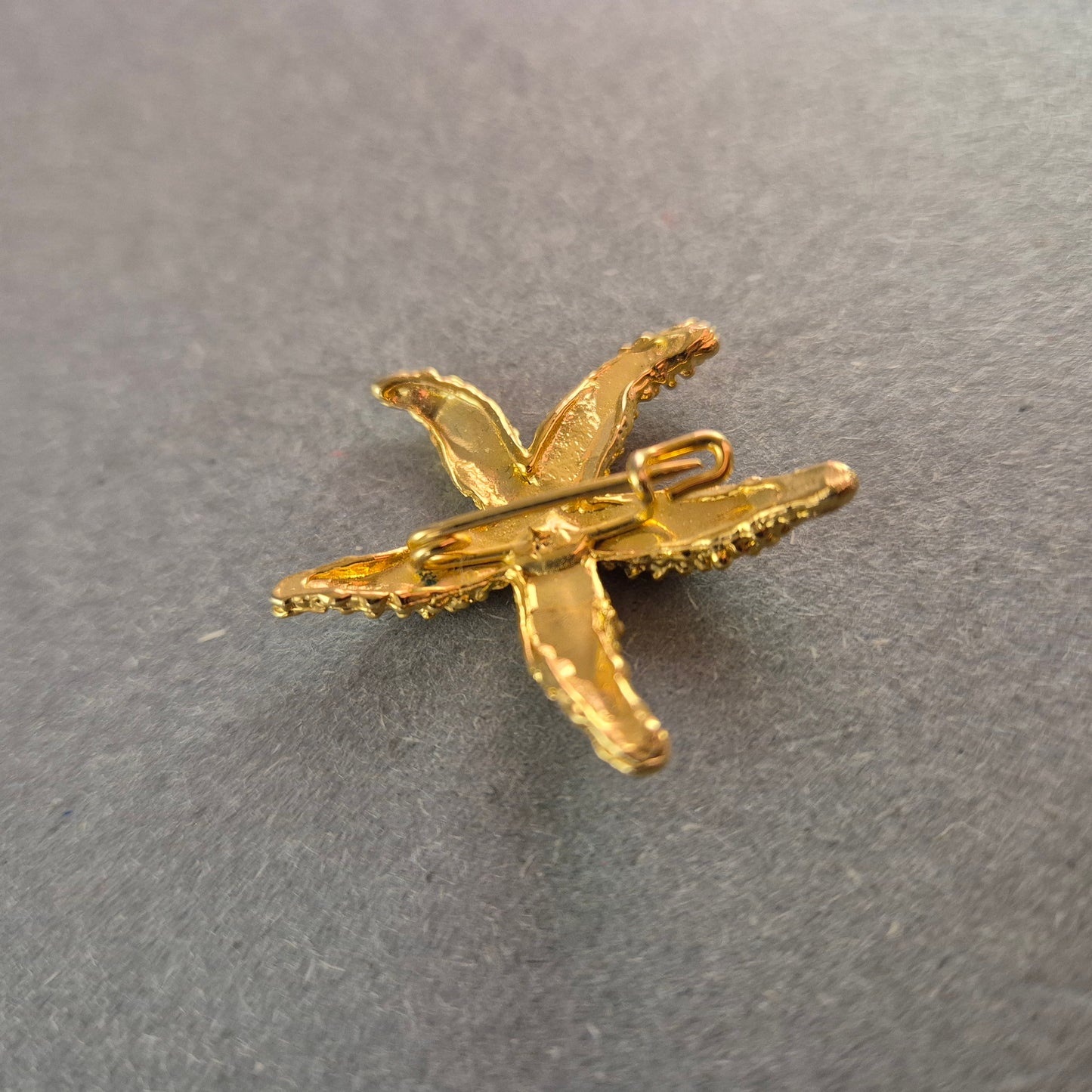 Goldene Seestern-Brosche – Maritimer Vintage-Chic