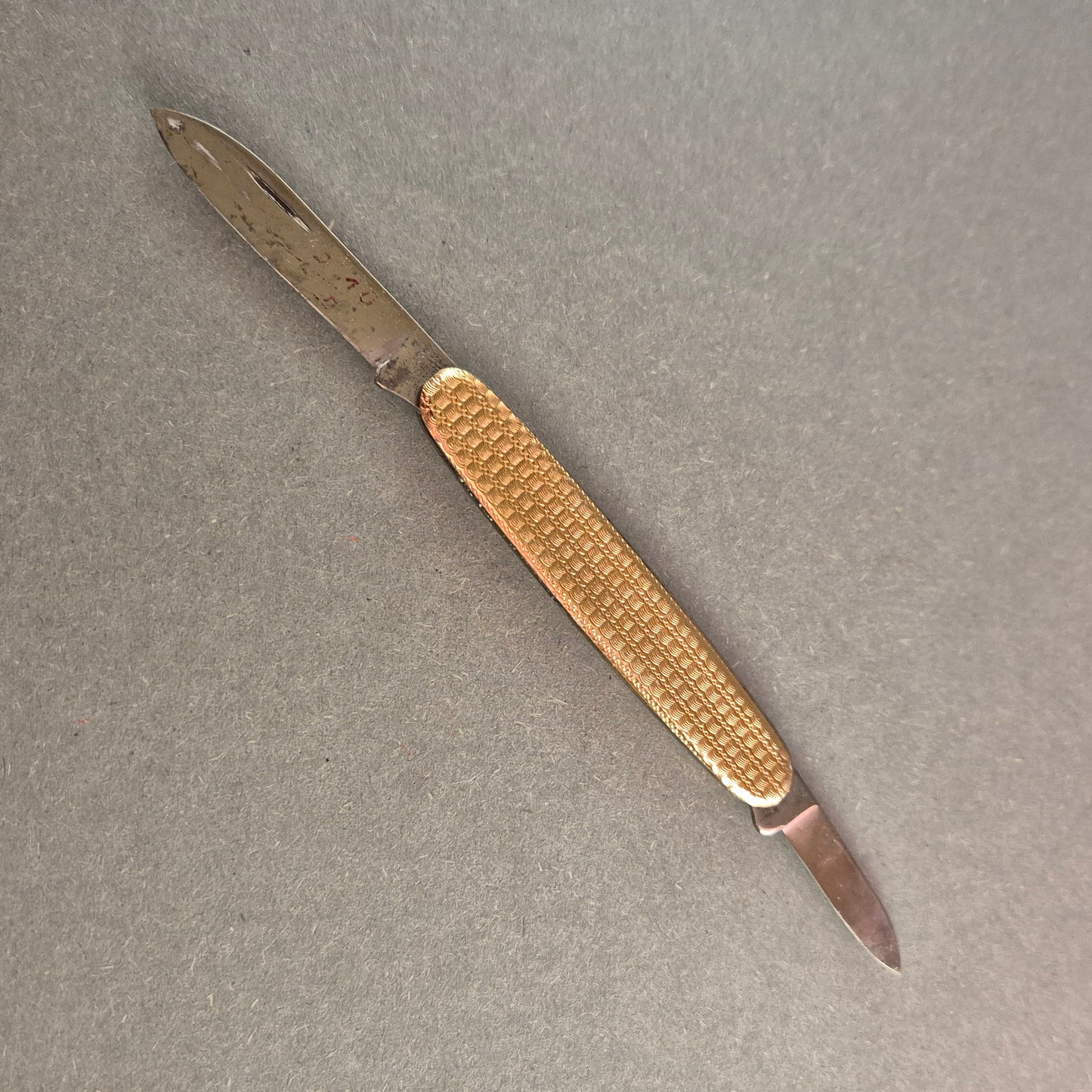 Vintage Taschenmesser mit Goldoptik – Edles Design für Sammler