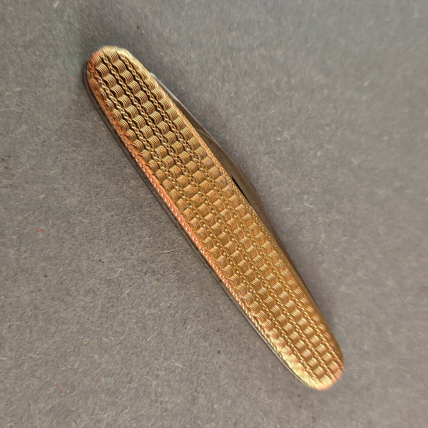 Vintage Taschenmesser mit Goldoptik – Edles Design für Sammler