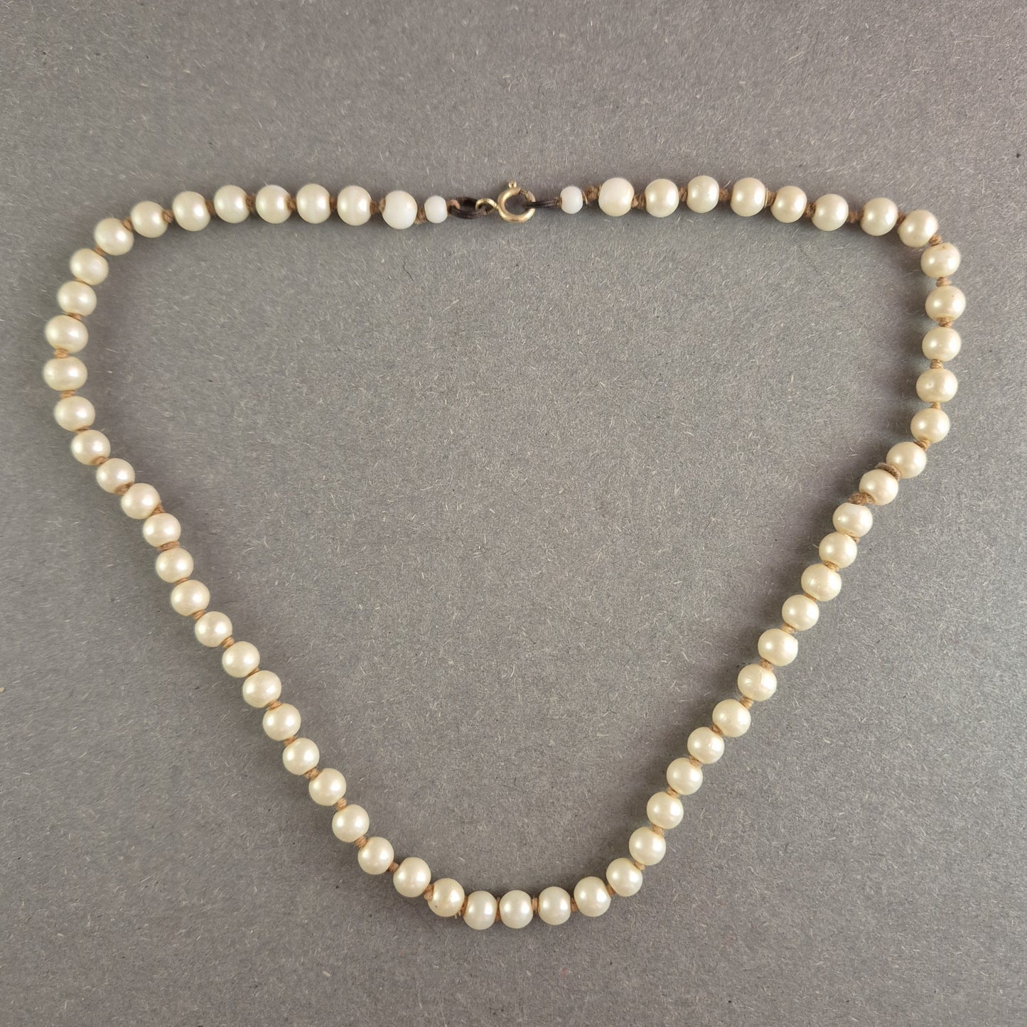 Klassische Perlenkette – Elegante Vintage-Ästhetik