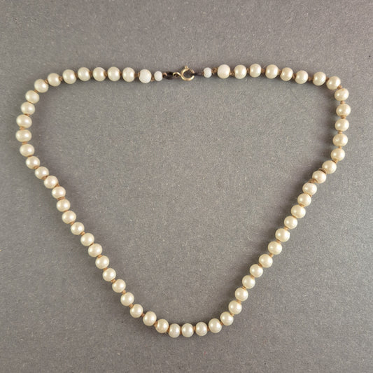 Klassische Perlenkette – Elegante Vintage-Ästhetik