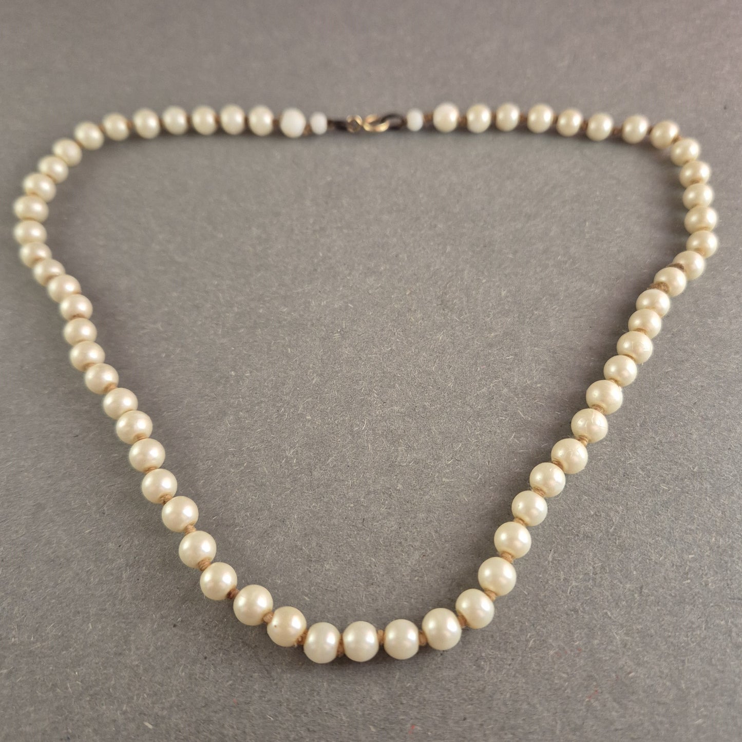 Klassische Perlenkette – Elegante Vintage-Ästhetik