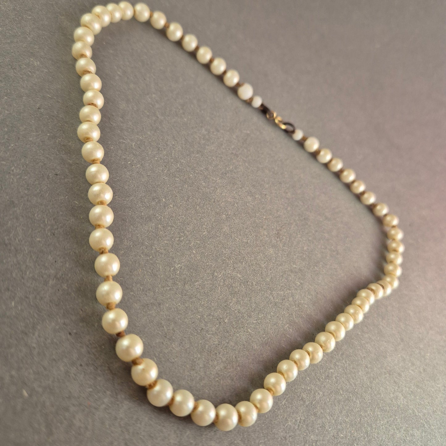 Klassische Perlenkette – Elegante Vintage-Ästhetik